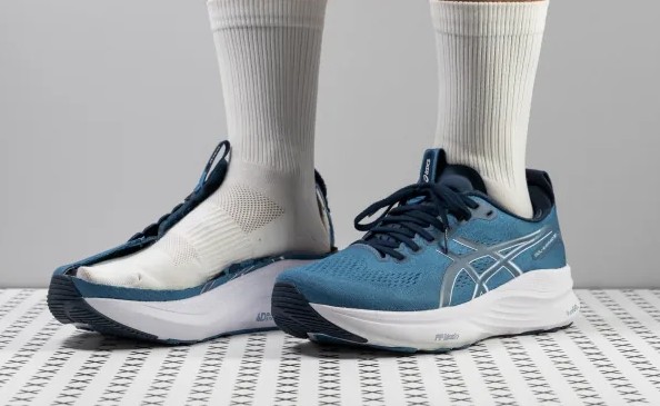 ASICS GEL-KAYANO 32